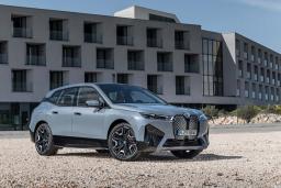 2022 BMW iX xDrive50 front right: Hero Image
